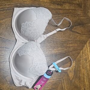 Maidenform Lace Trim Bra in Cream